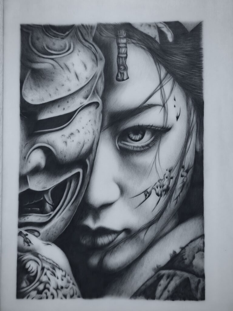 Ein Tattoo das für sich spricht. Das Mädchen blickt hinter ihrer Maske hervor.
